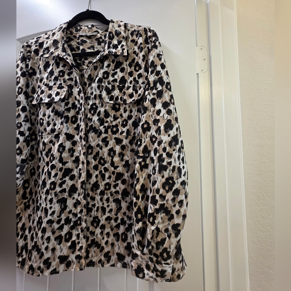 NY Collection Leopard Print Blouse Button-Up Utility Top 3/4 Roll Sleeves Large - Picture 7 of 11